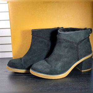 UGG Kasen Pull On Ankle Boots - Size 6 Women